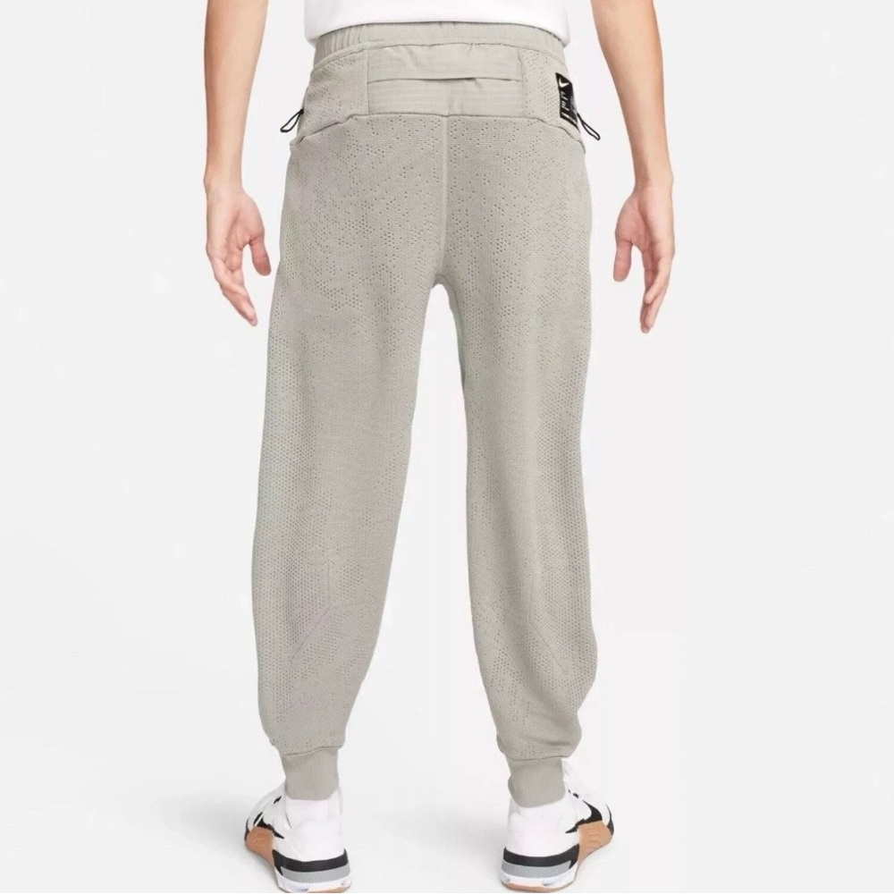 Nike A.P.S. Men's Therma-FIT Versatile Pants Dark Stucco FB6849-053 Size M $160